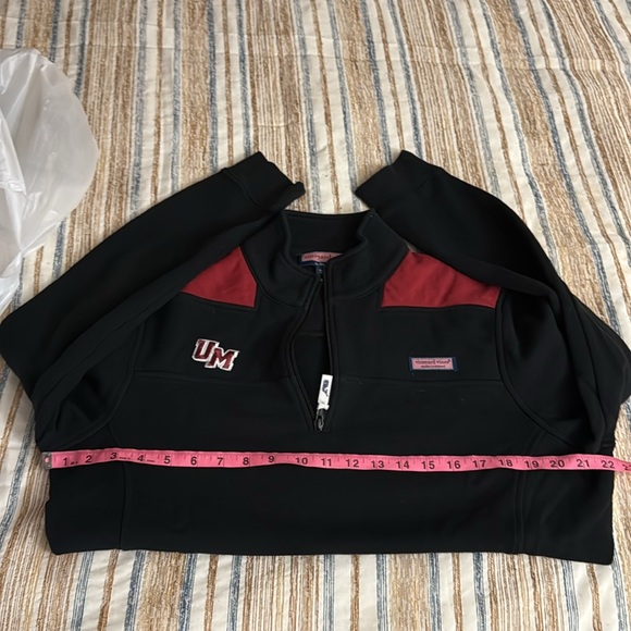 Vineyard Vines XX UMASS COLLEGE (Black and Red Logo Pullover) - Picture 6 of 8